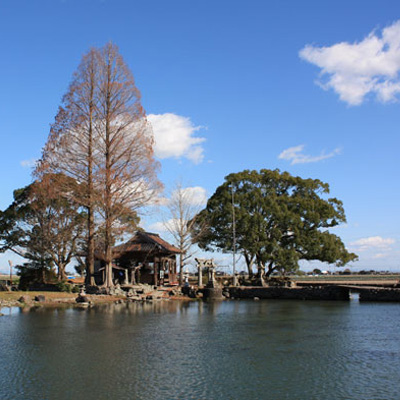 縫ノ池と湧水