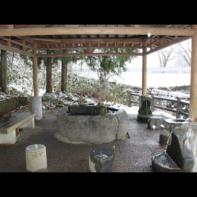 神仏に供える湧水